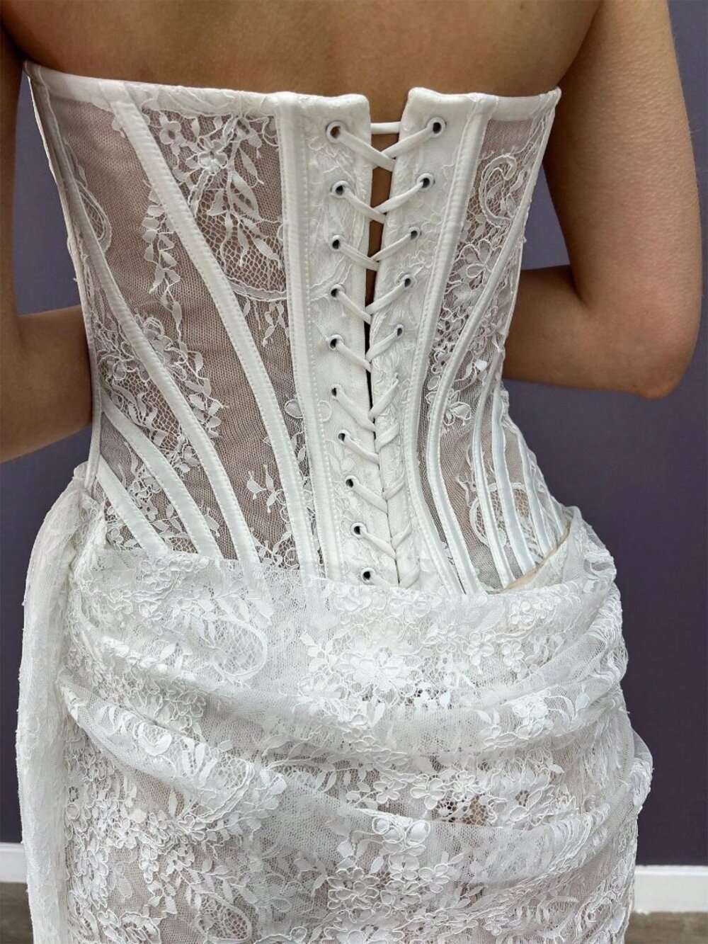 White Elegant Women's Tube Top Lace Fishbone Waist Dress with Pleated Streamers - Picture 3 of 3